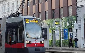 Penzing Urban Base, Tech Museum&Westbahnhof Access